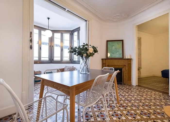 B42 - Modernist For Large Groups In Eixample 아파트 바르셀로나