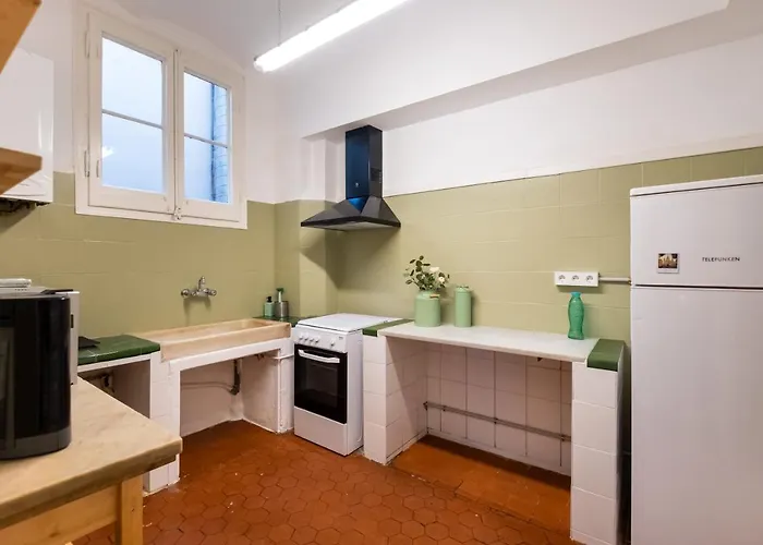 B42 - Modernist For Large Groups In Eixample