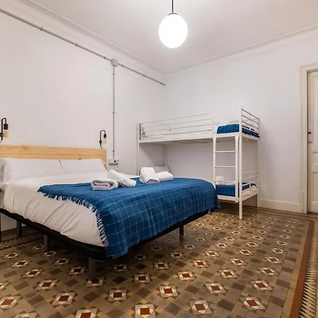 B42 - Modernist For Large Groups In Eixample Apartment