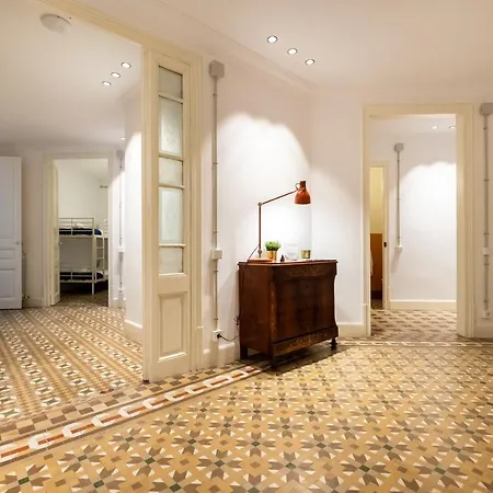 Apartment B42 - Modernist For Large Groups In Eixample