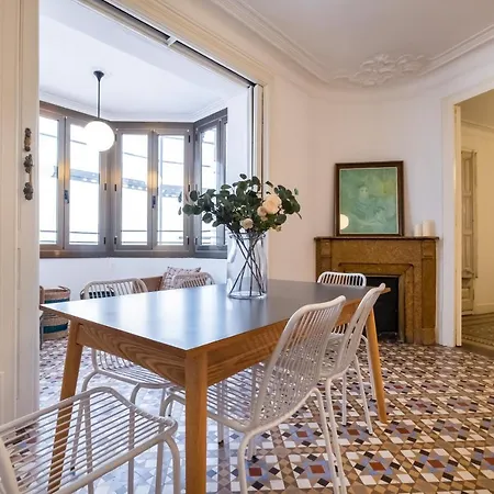 B42 - Modernist For Large Groups In Eixample Apartment Barcelona