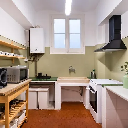 B42 - Modernist For Large Groups In Eixample Apartment Barcelona