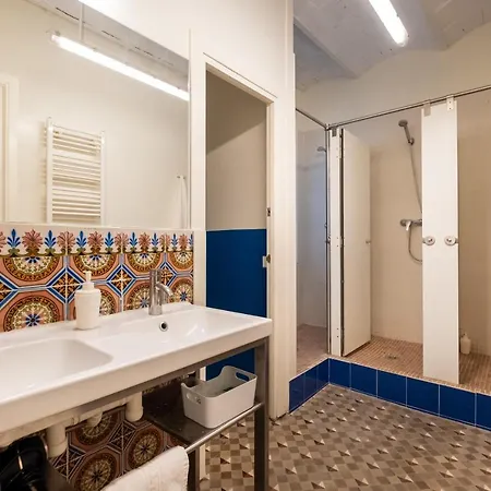 B42 - Modernist For Large Groups In Eixample