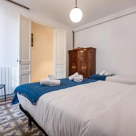B42 - Modernist For Large Groups In Eixample Apartment