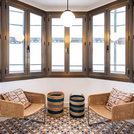 Apartment B42 - Modernist For Large Groups In Eixample