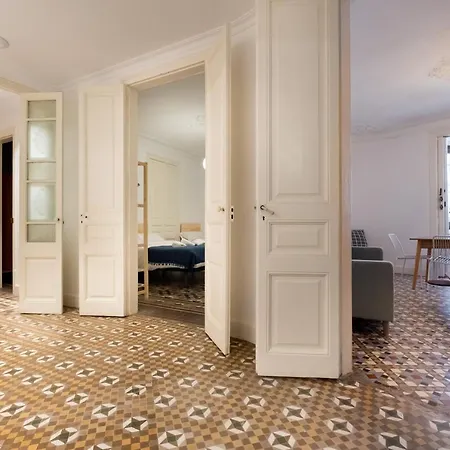 Apartment B42 - Modernist For Large Groups In Eixample