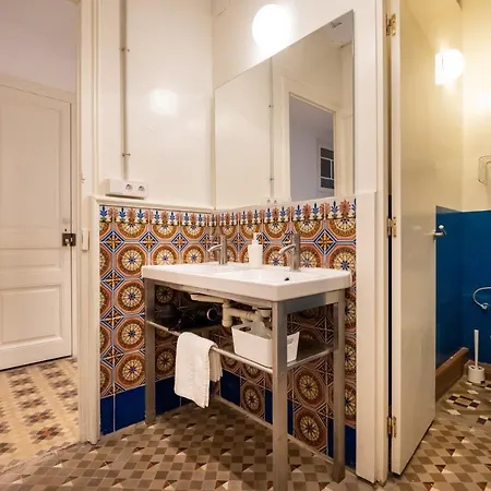 B42 - Modernist For Large Groups In Eixample Apartment Barcelona
