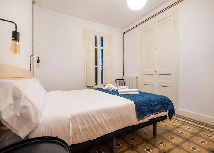 B42 - Modernist For Large Groups In Eixample