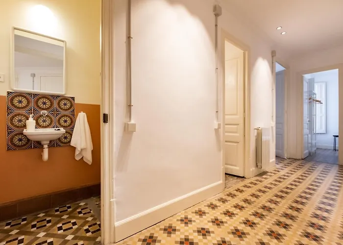 Apartment B42 - Modernist For Large Groups In Eixample Barcelona