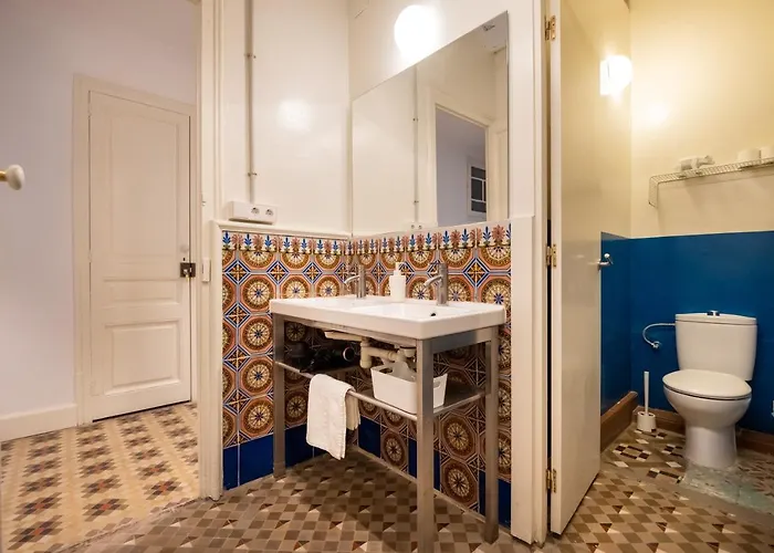 B42 - Modernist For Large Groups In Eixample Apartment Barcelona