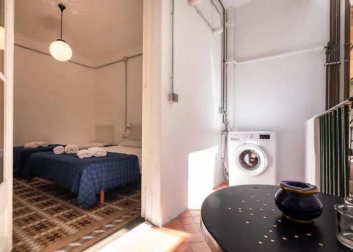 B42 - Modernist For Large Groups In Eixample شقة *